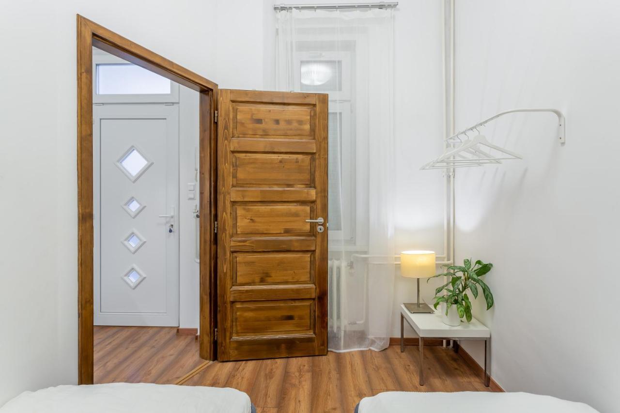 Central Avenue Apartment Budapest Esterno foto